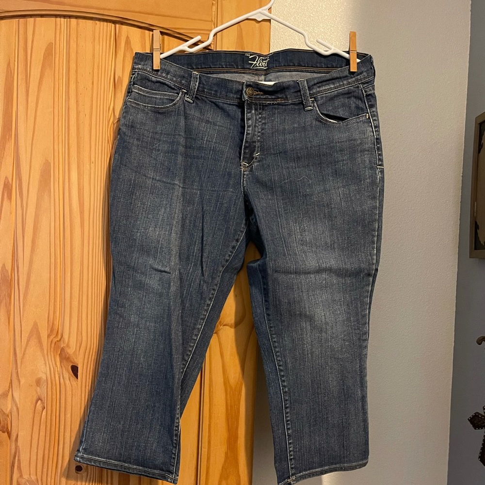 Old Navy Flirt Capri’s